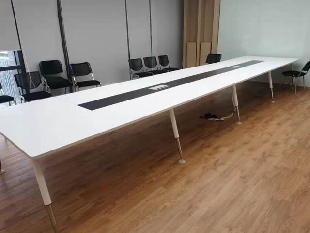 会议桌高度标准是多少多宽合适，会议桌的标准高度是多少（公司会议室如何选择会议桌大小）