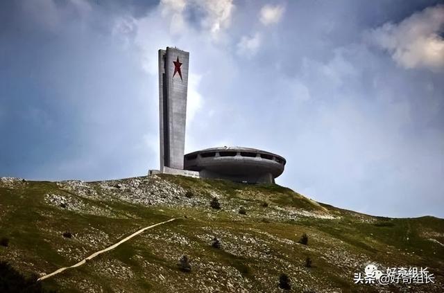 俄罗斯建筑风格，俄罗斯的建筑风格是什么（废土朋克、未来乌托邦、外星人基地）