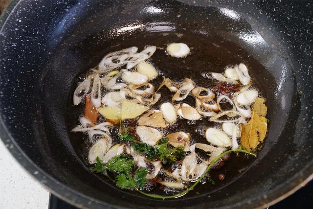 怎么包饺子好看又简单，教菜鸟简单包饺子方法（牢记“3放2不放”）