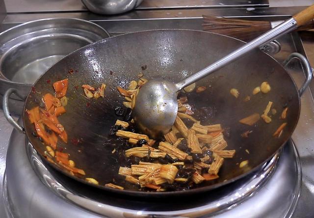 老年人吃什么补钙，中老年人补钙每天要喝多少牛奶（常吃这5种食物）