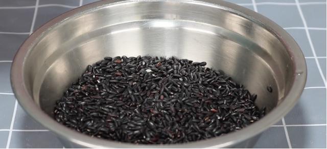 黑米怎么吃，黑米怎么吃最好吃（黑米营养健康吃法）