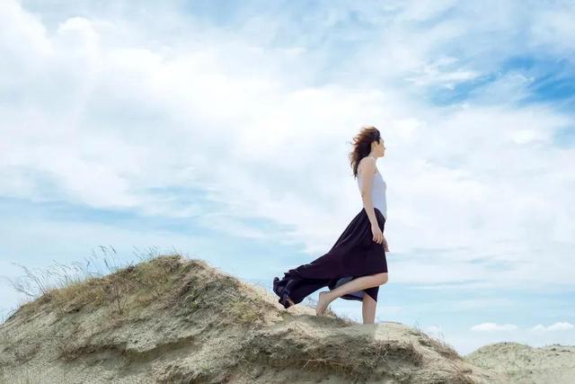 为什么会梦到一个人，心理学为什么会梦到一个人（一个人出现在你的梦里）