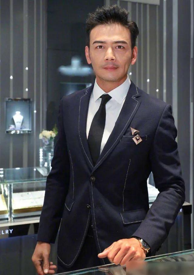 撒贝宁是什么民族，撒贝宁的准确身高是多少阿（回族明星更有魅力）