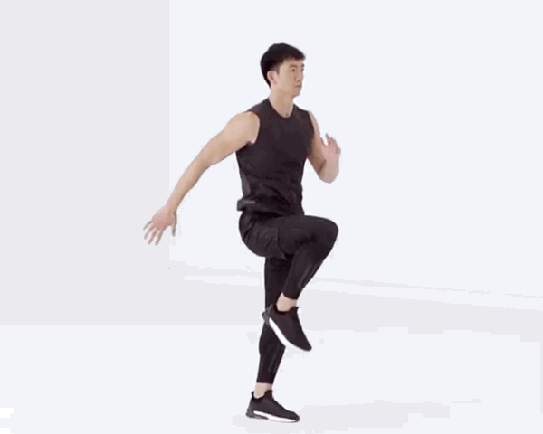 原地快速高抬腿动作方法，高抬腿的正确动作能锻炼哪里的肌肉