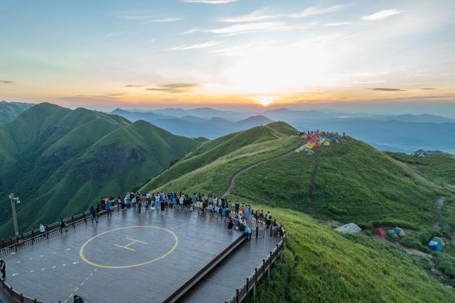 武功山旅游攻略，江西武功山旅游攻略（武功山顶露营看日落是什么体验）