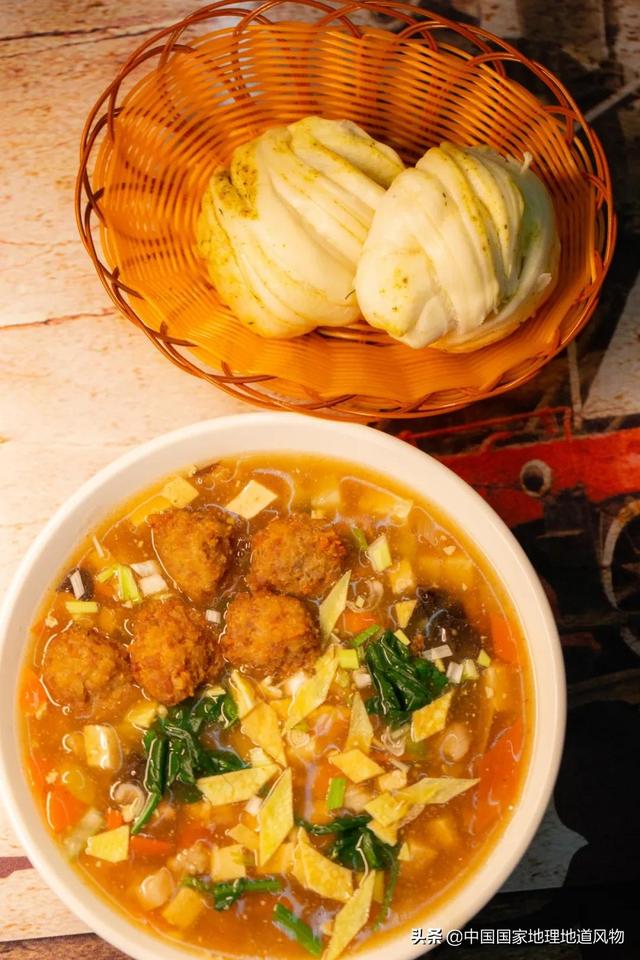 担担面的来历，担担面的来历25个字（臊面、呱呱、糊锅、牛肉面...甘肃人的早餐到底多瓷实）