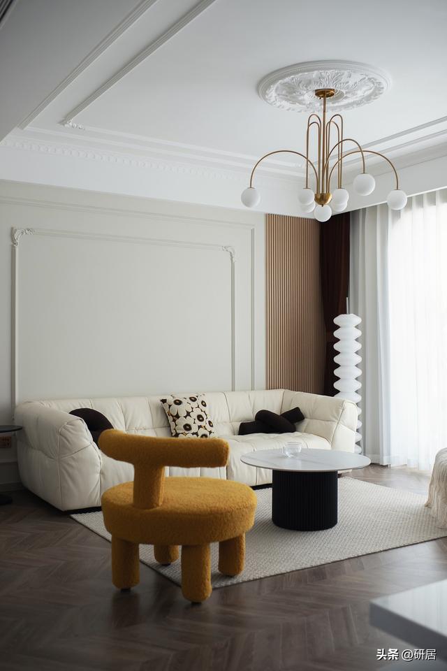 35岁女人穿衣打扮，30到35岁女人穿衣打扮（35岁姐姐的浪漫生活）