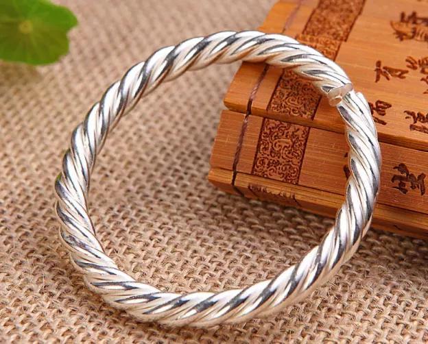 泰银和925纯银有什么区别，泰银和纯银哪个好（如何区分纯银、藏银、苗银、泰银）