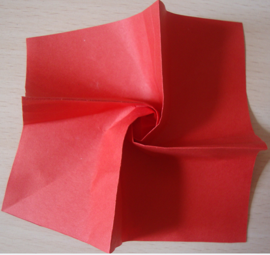 怎么用纸剪花朵，怎么用纸剪花朵视频（玫瑰花的折法）