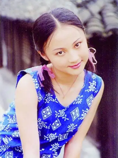 姚笛现状如何，身材高挑气质十足（姚笛：和文章当街拥吻）