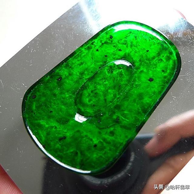 水头是什么意思，翡翠中的水头是什么意思（3分钟带你了解什么是翡翠的水头）