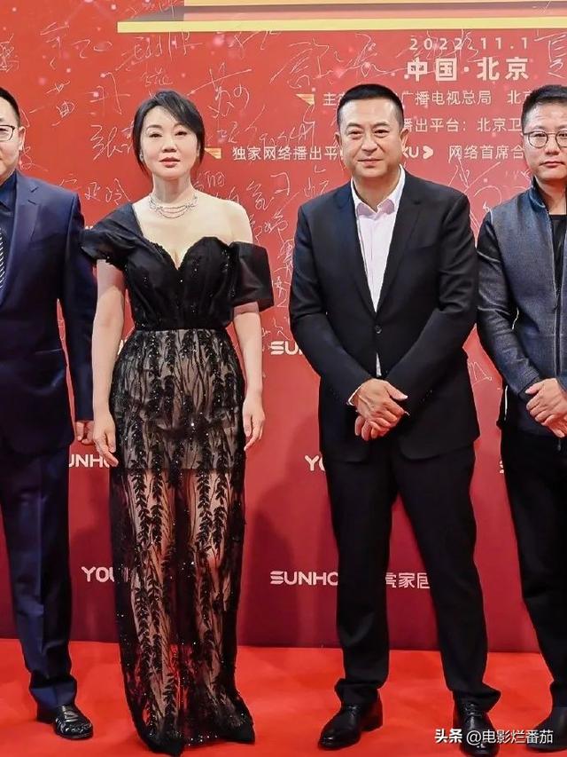 一打扮就惊艳的女生，什么人是一打扮起来就很惊艳的（热依扎黑寡妇造型揽大奖）