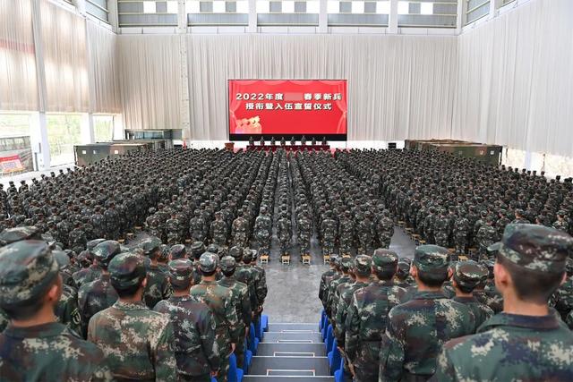 送新兵祝福语简短，家人送新兵祝福语简短（这份临别赠礼有点“硬”）