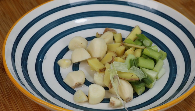 草鱼怎么做好吃，家常大草鱼怎么做好吃又简单（爱吃草鱼要收藏了）