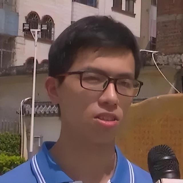 怀集县第一中学，怀集一中2022届高三毕业生向母校捐赠“励志赋”纪念石