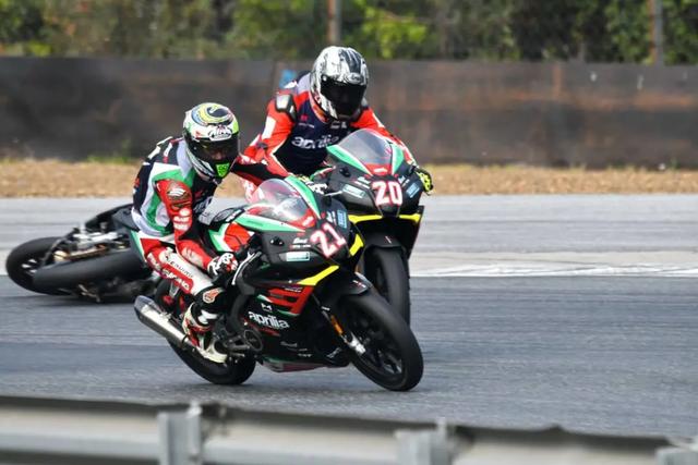 如何成为一名职业赛车手，怎么成为职业赛车手（原来普通人也可以成为专业车手）