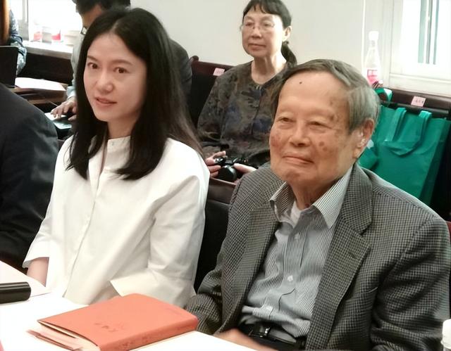 达令是什么意思，达令是什么意思含义（好友曝杨振宁再婚后得过三场重病）