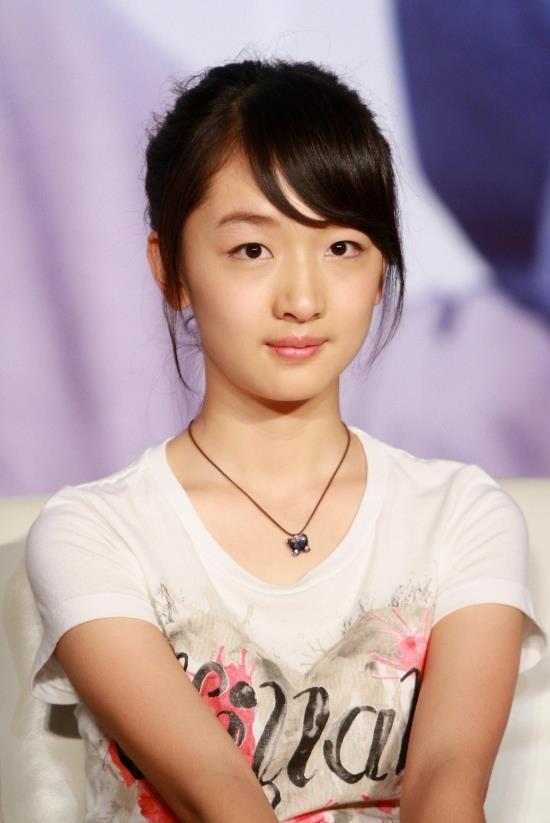 “取向成谜”周冬雨：曾当众内涵马思纯，后与王菲女儿关系引非议