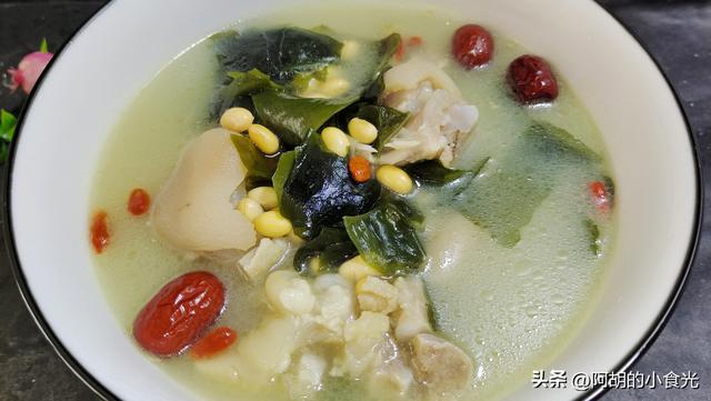 黄豆炖猪脚功效，黄豆猪手汤：一碗好汤