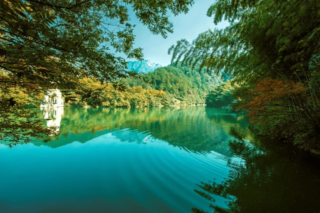 “黄山情侣”太平湖，黄山情侣太平湖 祖国各地（我们一起度过的每个盛夏）