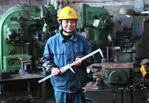 钳工证书怎么报考，报考钳工证要到哪里报名（钳工证怎么报名及报名要求）