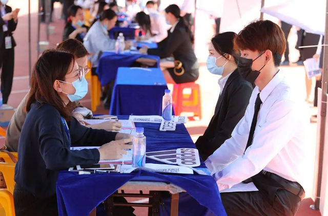 保安工资一般多少钱月，2015上海保安工资多少（95后女大学生从设计院辞职）