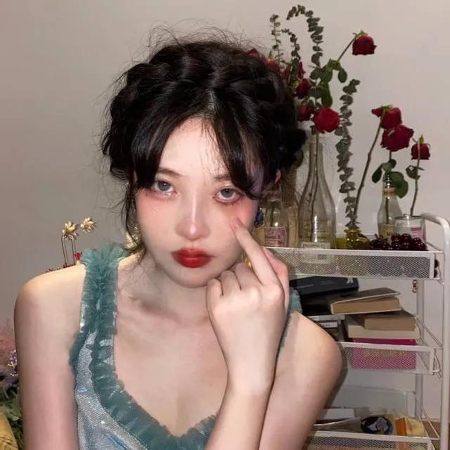 ins风女生头像，ins风 女生高级头像微信（ins女生头像高级感）