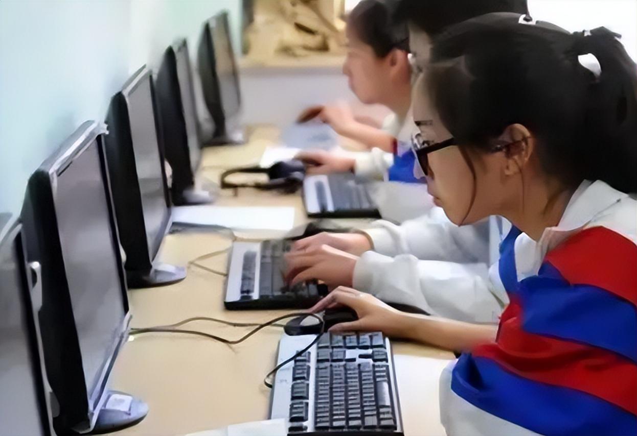 女生学会计专业好吗（女生好就业的4大专业）