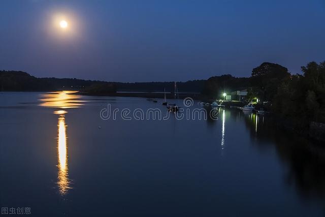 形容月光的词语，形容晚上的月光的词语（天气气象描写——月亮<月光>）