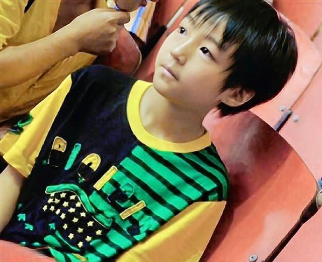 王俊凯厚刘海发型，王俊凯《重生之门》成网络剧5月热度榜榜首