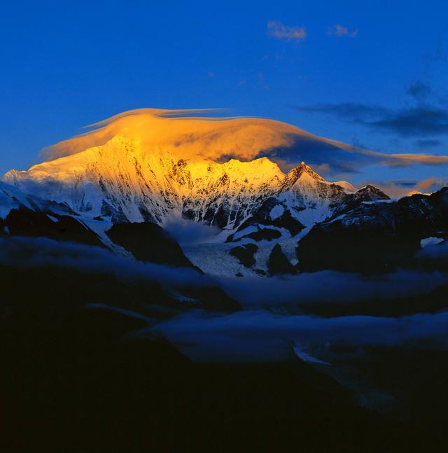 梅里雪山在云南具体哪里，云南梅里雪山图片大全（梅里雪山事件始末）