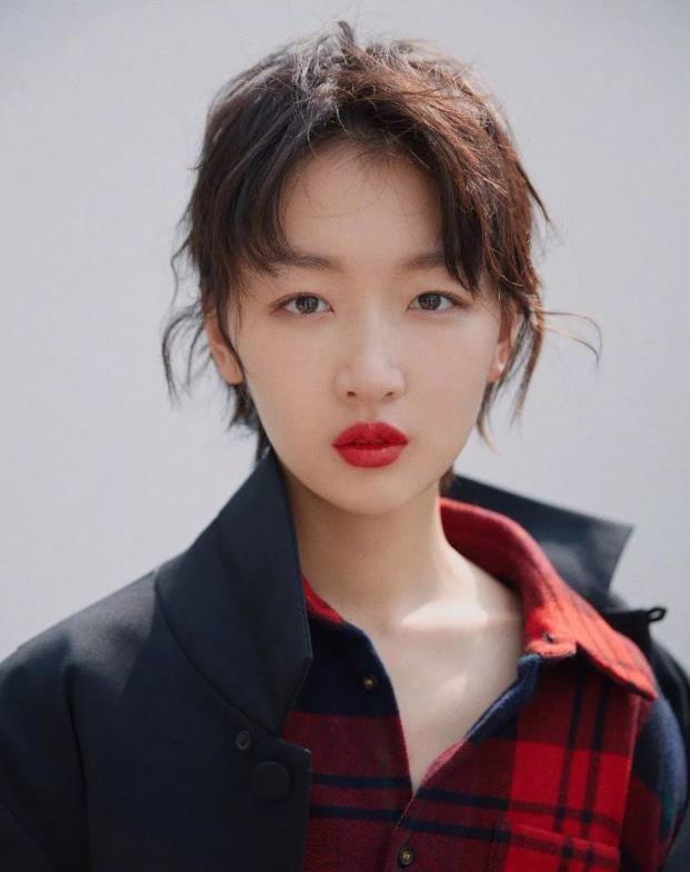 “取向成谜”周冬雨：曾当众内涵马思纯，后与王菲女儿关系引非议
