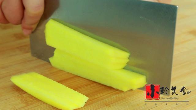 土豆做薯条怎么做，普通土豆怎么做成炸薯条（教你在家炸薯条）