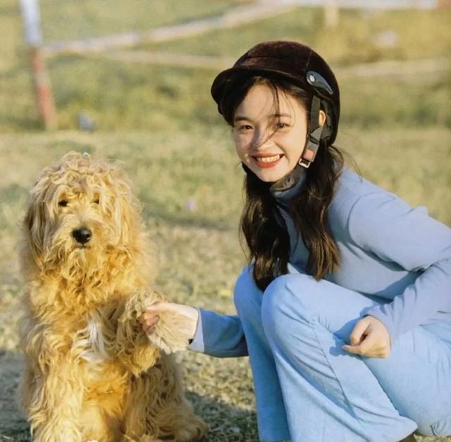 猫系女孩，微信头像，猫系女孩（女生头像：抱猫头像）