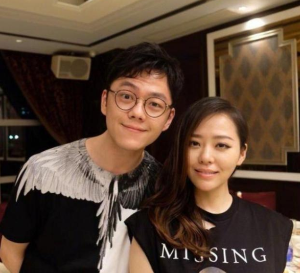 张靓颖什么时候离的婚，张靓颖结婚（张靓颖结婚伴娘都有谁）