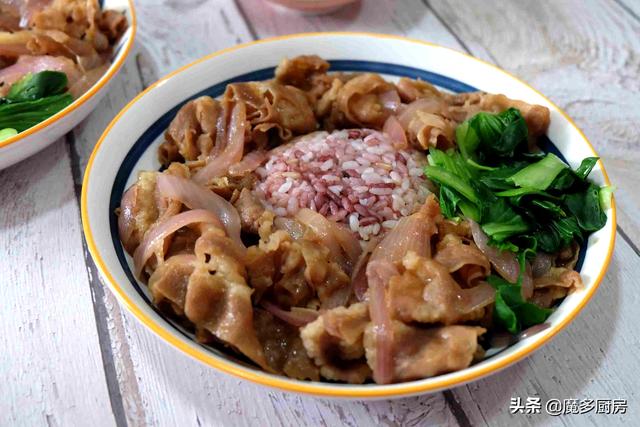 青菜牛肉的做法，青菜烧牛肉的做法家常（一斤牛肉片做两盘牛肉饭）