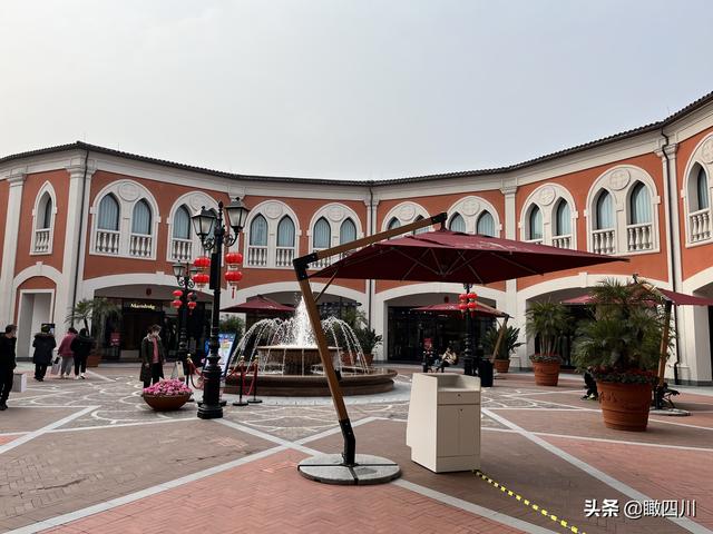 成都佛罗伦萨城在哪，市民拍摄“洋建筑”网红打卡地
