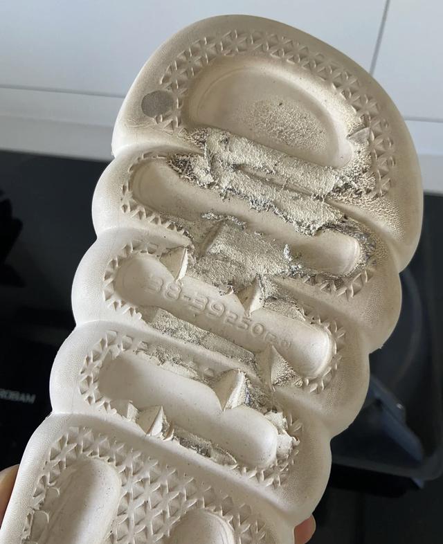 eva和pu鞋底材质哪个好，鞋垫是EVA好还是PU好（记住这8不买，基本不会踩坑）