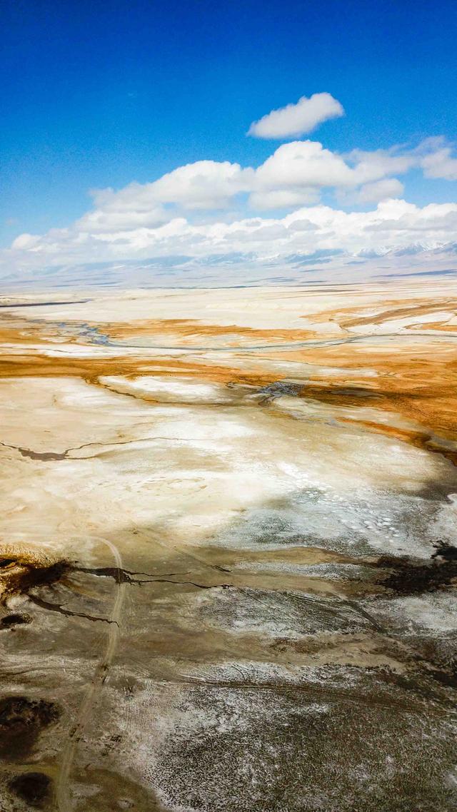 新疆多个休眠火山，新疆有火山岩吗（新疆神秘的帕​米尔之眼）