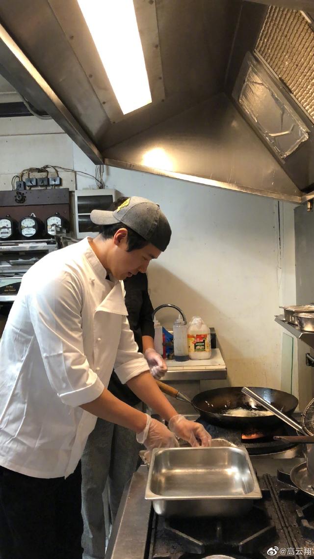 高云翔被判赔偿近5000万，失去工作后学厨艺，自称拿得起放得下