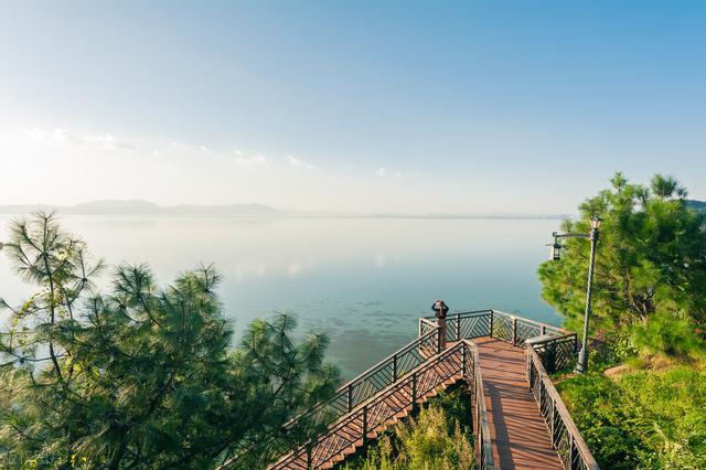 昆明湖的简介，昆明湖的简介导游词（水深159米蓄水量206亿方）