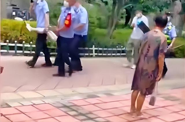 狂犬病会学狗叫吗，怎么判断人得了狂犬病会学狗叫吗（男子趴地学狗叫咬伤路人）