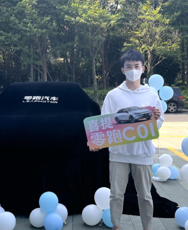 两个w是什么车牌子，两个w是什么品牌的汽车（20W不到能买到C级车）