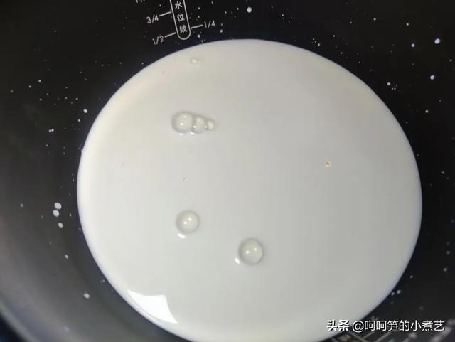 酸牛奶怎么做，酸牛奶怎么做奶酪（做芝士剩下的乳清不要丢）