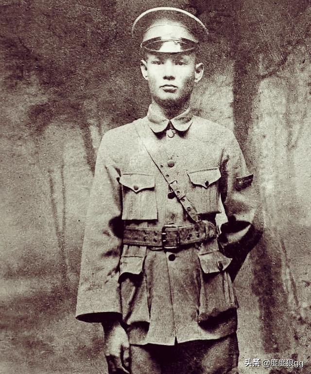 八路军参谋长是谁，八路军三个师长是谁（1949年为何是林彪下级）