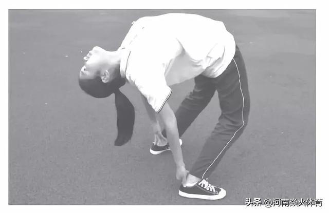 学生手怎么变细长，手变细长的方法（摆脱僵硬提升学生柔韧性的方法）