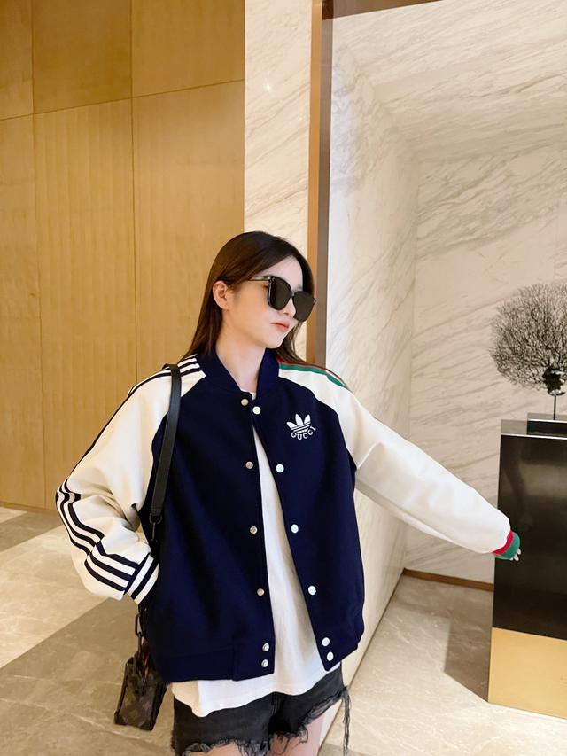 阿迪达斯三叶草男装外套，22FW三叶草织带棒球服外套拥有较高的色牢度