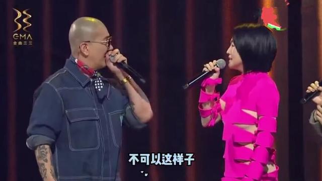 华伦天奴小s礼服，小S一身Valentino出席活动