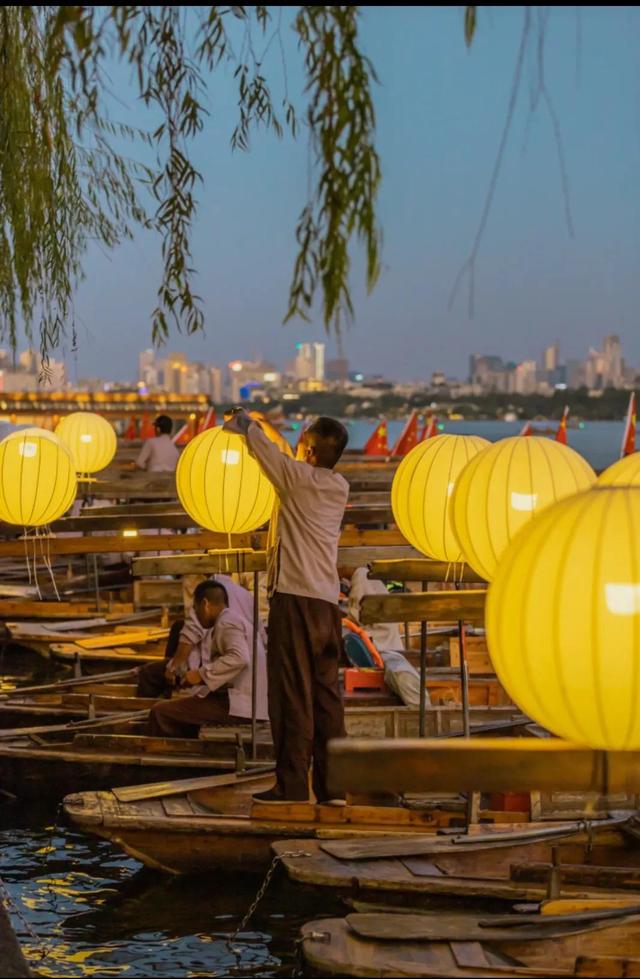 朋友圈中秋节快乐图片，中秋快乐的朋友圈图片（中秋文案+绝美配图来了）