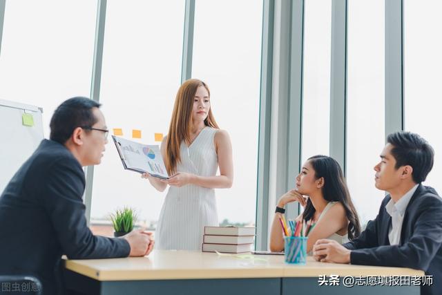 传媒是学什么的，女孩子学传媒选什么专业好（从中学学科看大学专业）